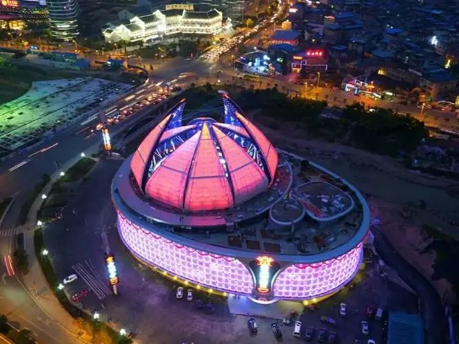 宛如莲花盛开般的开合屋顶“云顶会”